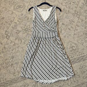 Tart Cross-front dress. Size M. Great condition. Pockets!